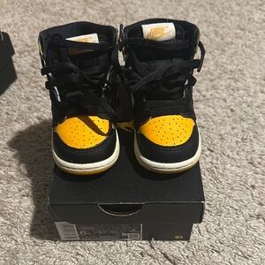 Nike Kids Black and Orange Sneakers
